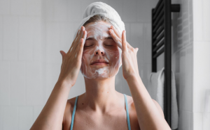 Lưu ý làm sạch da tránh mụn ngày Tết 