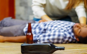 Xử trí thế nào khi bị ngộ độc rượu trong dịp Tết?