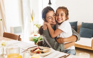 Tử vi thứ Năm (2/2/2023): Song Tử nên chú ý hơn tới người thân