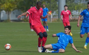 Khi đội bóng “mạnh vì tài trợ, sợ vì…đụng hàng” 