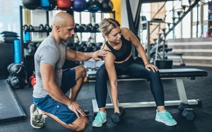 Tập thể hình đúng tư thế cần tránh những lỗi sau