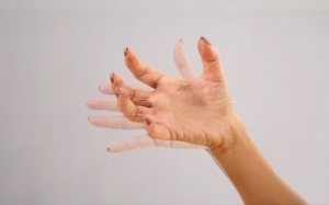 Chuyên gia tư vấn: Run tay chân khi hồi hộp là biểu hiện của bệnh gì?