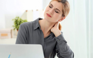 Thoái hóa đốt sống cổ do đâu và cách cải thiện từ thảo dược