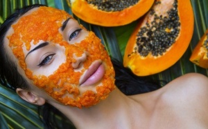 5 cách làm sáng da, mượt tóc với đu đủ