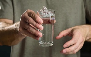 Chuyên gia tư vấn: Nguyên nhân gây run tay khi cầm nắm đồ vật