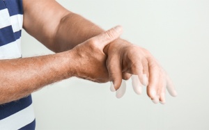 Bị bệnh Parkinson dùng TPBVSK Vương Lão Kiện được không?