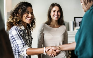 Tử vi thứ Bảy (11/3/2023): Bạch Dương có thể kết nối mọi người xung quanh