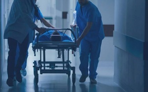 Xin hãy nhớ, thầy thuốc không thể bỏ mặc bệnh nhân!