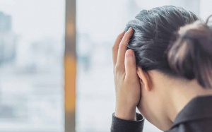 Nên làm gì khi cơn đau nửa đầu tấn công?