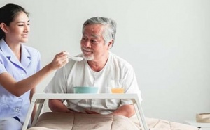 Lưu ý khi chăm sóc bệnh nhân tai biến liệt nửa người