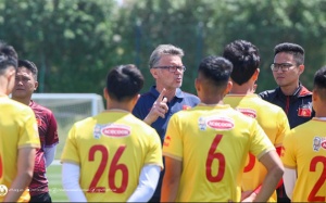 HLV Troussier chỉnh lại tâm lý thi đấu cho học trò 