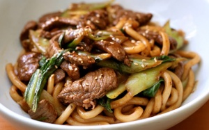 Bữa tối nhanh gọn với mì udon xào thịt bò kiểu Nhật