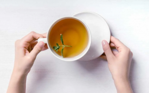 5 thức trà thảo dược giúp cải thiện cơn đau viêm họng cấp
