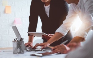 Tử vi thứ Ba (4/4/2023): Bạch Dương nên tập trung vào các dự án lớn