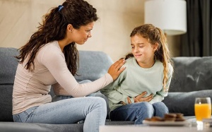 Phòng ngừa ngộ độc thực phẩm cho trẻ khi trời nắng nóng 