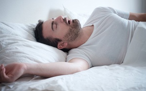 Ngủ ngáy làm suy giảm chức năng não bộ ở nam giới