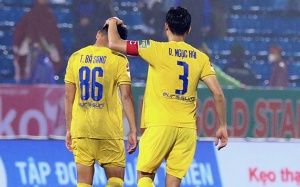 Chuyện ông chủ “đang phá đội bóng của chúng ta”