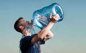 Khát nước liên tục có phải dấu hiệu đáng lo?