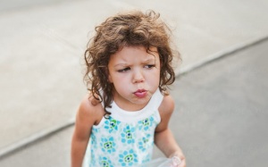 Tử vi thứ Hai (17/4/2023): Kim Ngưu dễ mất kiên nhẫn khi trò chuyện cùng người khác