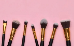 Cọ trang điểm bẩn thế nào?