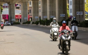 Bắc Bộ nắng nóng diện rộng, Nam Bộ mưa dông