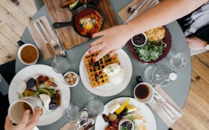 Chế độ ăn uống có ảnh hưởng đến hiệu quả điều trị run tay chân?