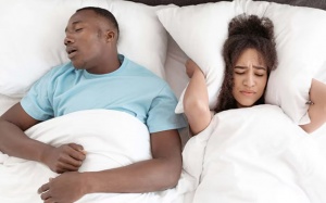 Tại sao rượu khiến chứng ngủ ngáy tồi tệ hơn?