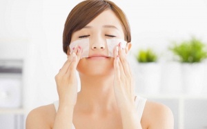 Hướng dẫn cách chăm sóc da dầu trong mùa Hè