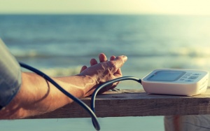 Người tăng huyết áp lưu ý gì trong thời tiết nắng nóng?