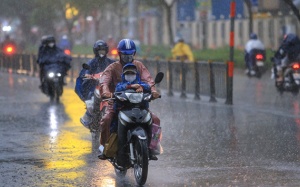 Gió mùa về chấm dứt nắng nóng, kéo theo mưa dông nhiều nơi