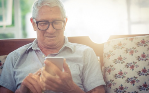 Sử dụng internet mỗi ngày giúp người lớn tuổi ngăn ngừa mất trí nhớ