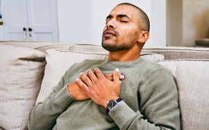 Tim đập bỏ nhịp, uống thuốc không đỡ, khám không ra bệnh phải làm sao?