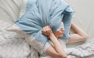 Hè tới, nên tránh làm 3 điều này ngay trước giờ ngủ