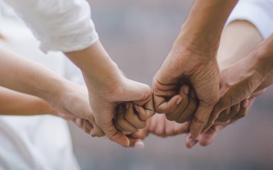 Tử vi thứ Ba (16/5/2023): Thiên Bình đang làm việc nhóm rất tốt