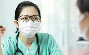 Nghiên cứu khuyến cáo đeo khẩu trang tại cơ sở y tế
