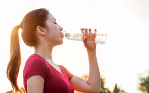 Bổ sung nước thế nào trong thời tiết nắng nóng?