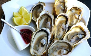 Nguy cơ nhiễm khuẩn đến từ món hàu sống