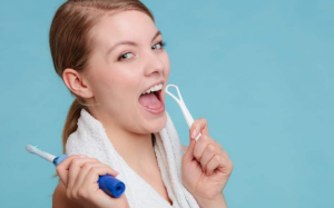 Lợi ích sức khỏe của việc cạo lưỡi