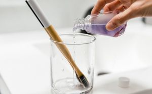 Dùng oxy già làm sạch bàn chải đánh răng có an toàn?