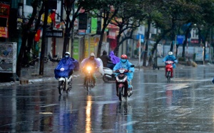 Cả nước ngày nắng, mưa dông chiều tối