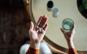 Vitamin tổng hợp giúp ngừa tình trạng suy giảm trí nhớ ở người già