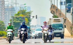 Bắc Bộ nắng nóng, Nam Bộ mưa to chiều tối