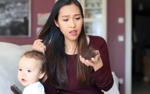 Cách khắc phục rụng tóc sau sinh