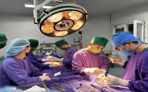 Ghép mạch tự thân cứu sống bệnh nhân bị đứt tĩnh mạch cảnh