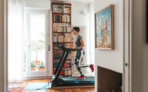 Dùng máy chạy bộ thế nào để an toàn cho cả nhà?