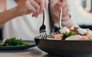 Infographic: 5 cách đơn giản để có bữa ăn lành mạnh hơn 