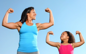 Giúp trẻ phát triển cơ bắp như thế nào?