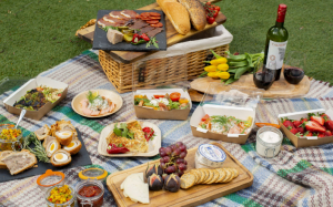 Mẹo phòng ngừa nguy cơ ngộ độc thực phẩm khi dã ngoại