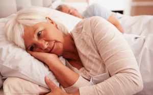 Vì sao ngủ ít hơn khi về già và cách để ngủ ngon