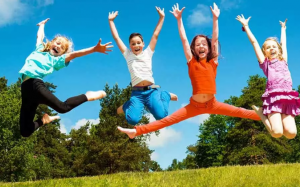 Mẹo giúp trẻ khỏe mạnh trong mùa nắng nóng